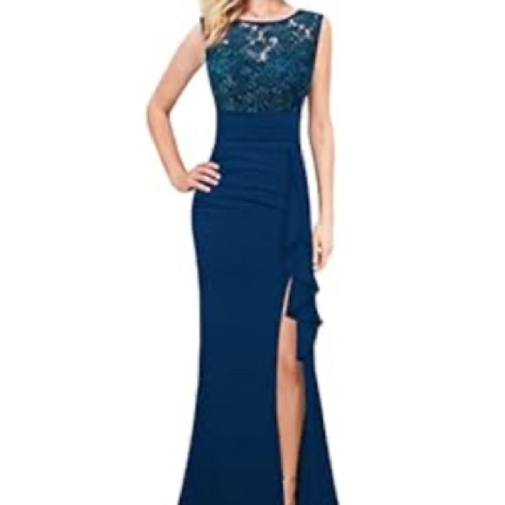 Elegant Blue Sleeveless Gown